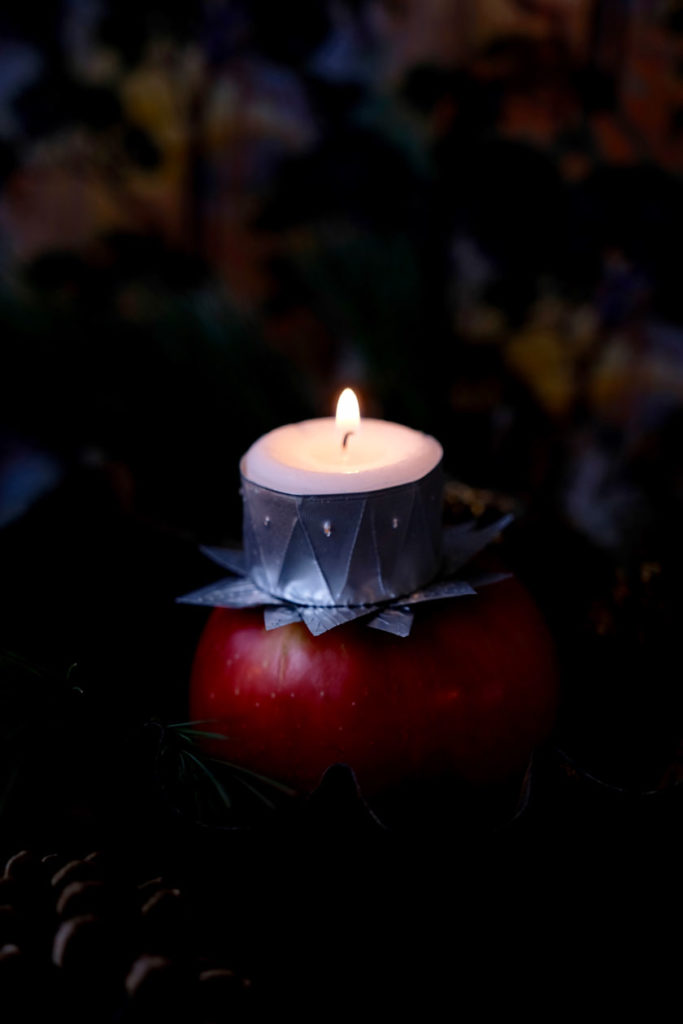 DIY Adventsdekoration: Waldweihnacht. Winterwald statt Adventskranz + Apfellichter